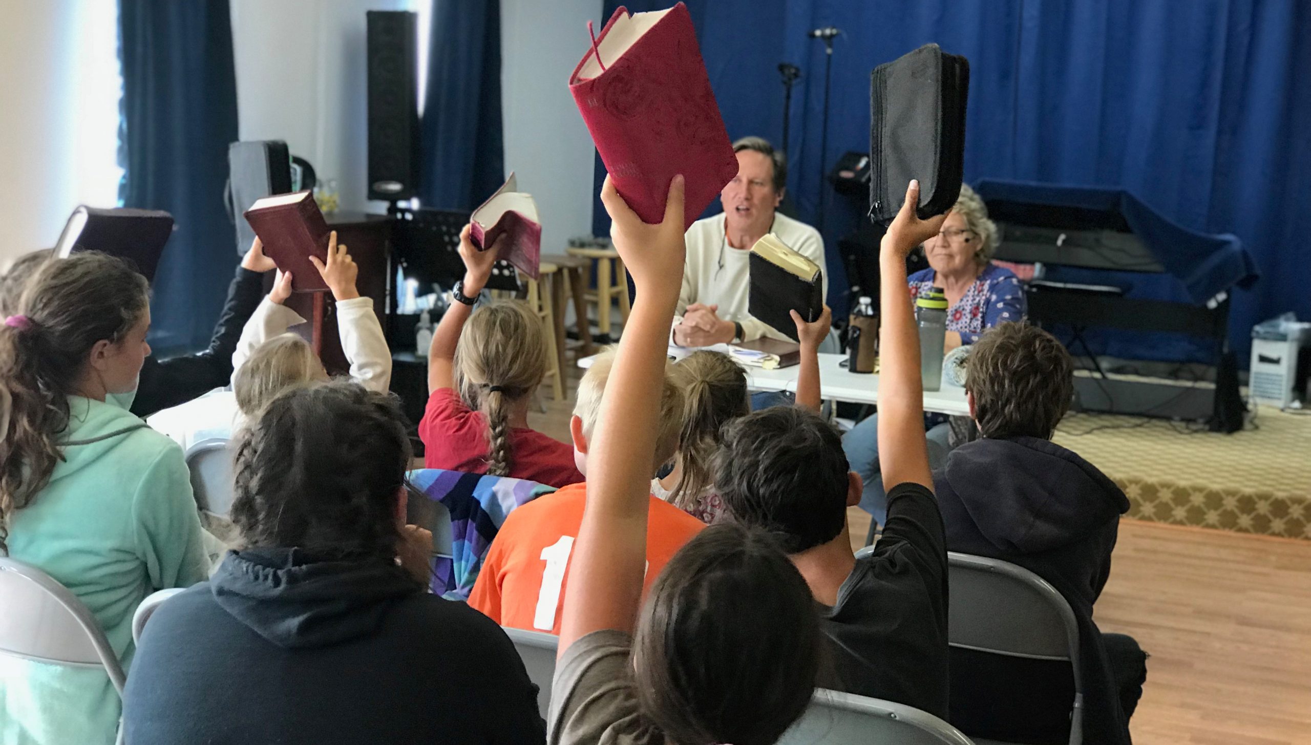 2018-10-00-Robin-Steve-Bibles